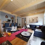 Hochalmbahnen 7w1, Fichte, Nahe Gondel, Hunde Willkommen Rauris